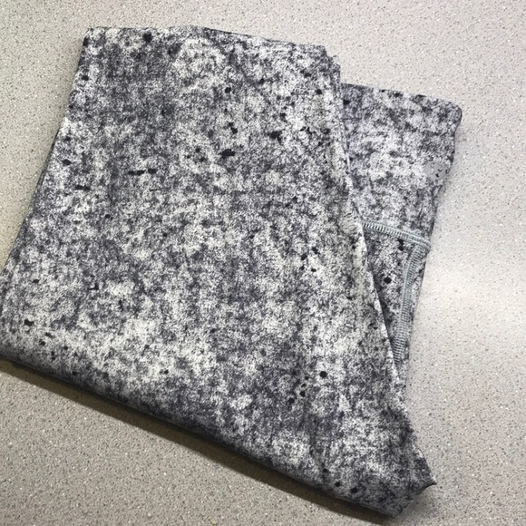 Lululemon legging - Picture 2 of 4